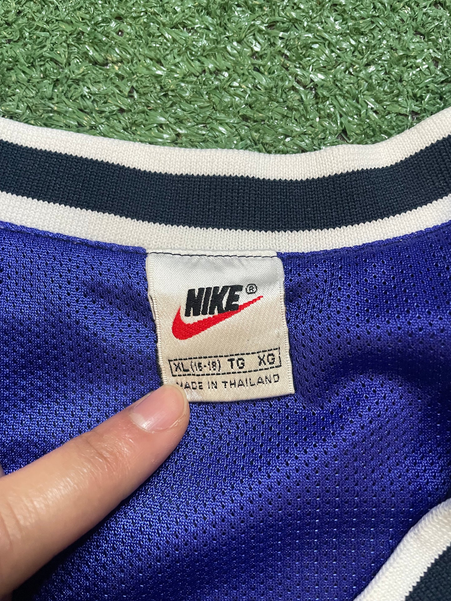 Vintage 1990s Nike navy center swoosh pullover crewneck