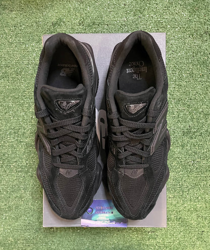 New Balance 9060 triple black