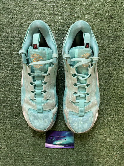 Jordan 2 Luka matador size 10men/11.5women