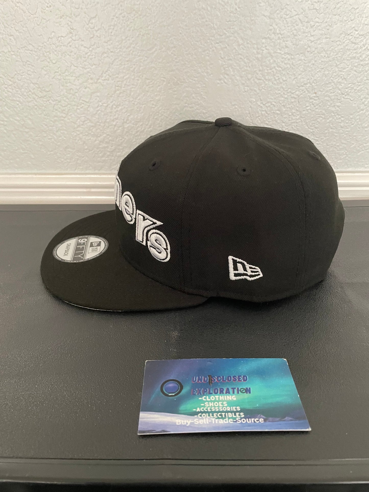 Seattle Mariners Black White Outline hat