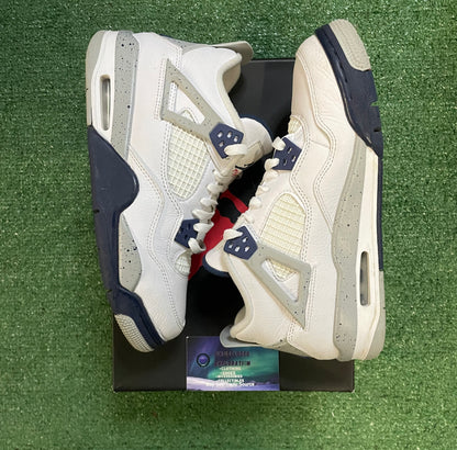 Air Jordan 4 midnight navy size 7youth/8.5women