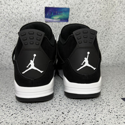 Jordan 4 White Thunder