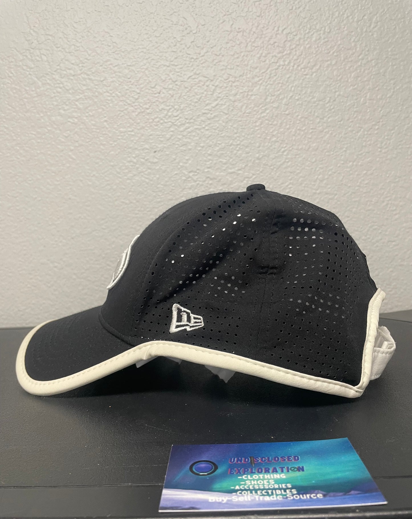 Vintage 2000s Seattle Seahawks black and white hat
