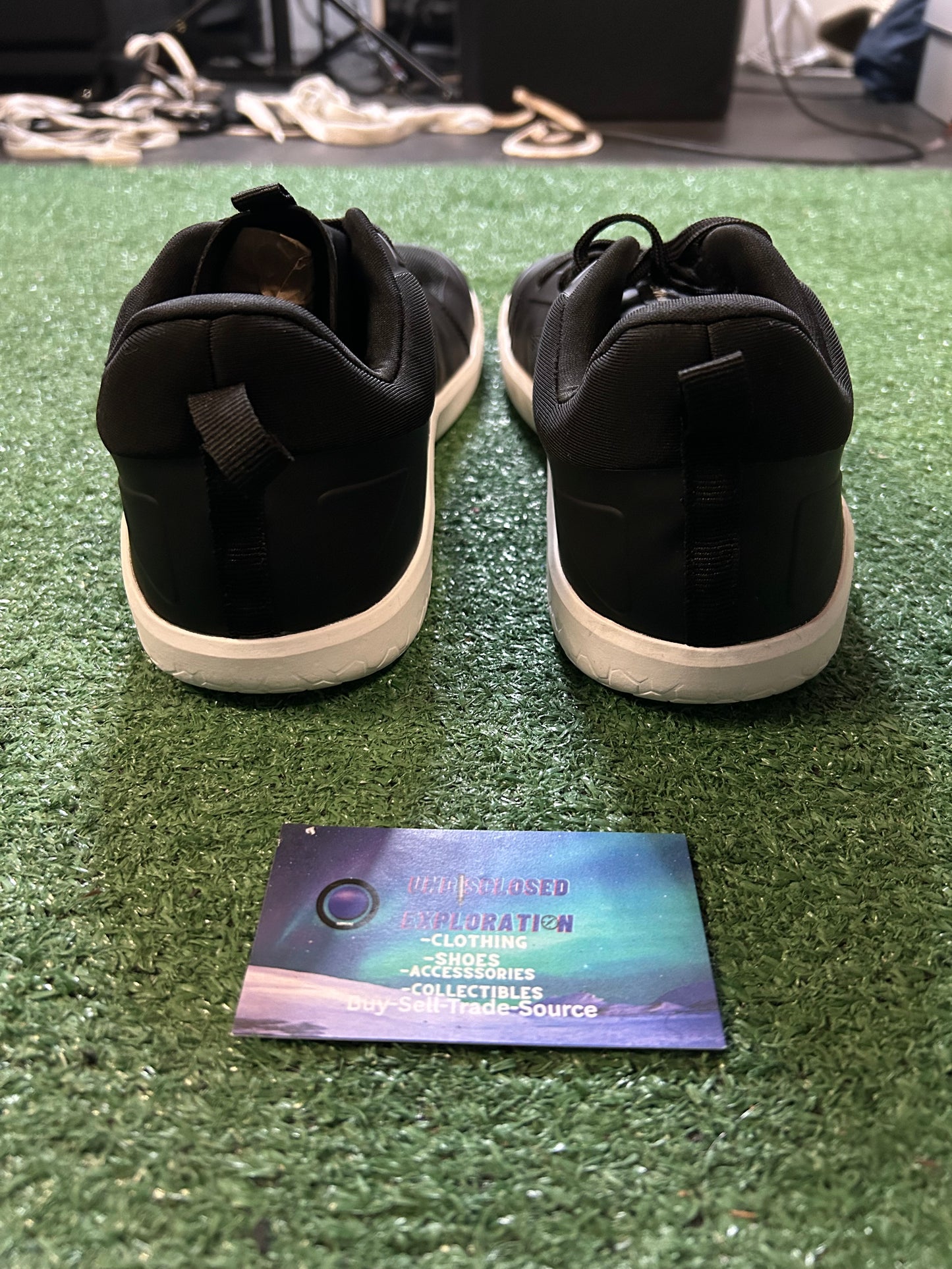 Airhas black and white size 10men/11.5women