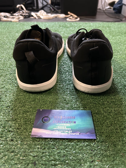Airhas black and white size 10men/11.5women