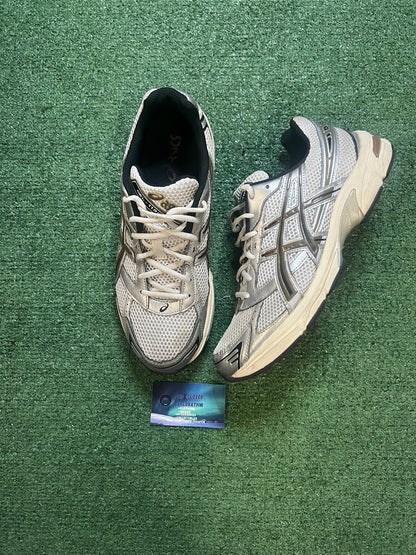 ASICS Gel 1130 white canyon size 12men/13.5women