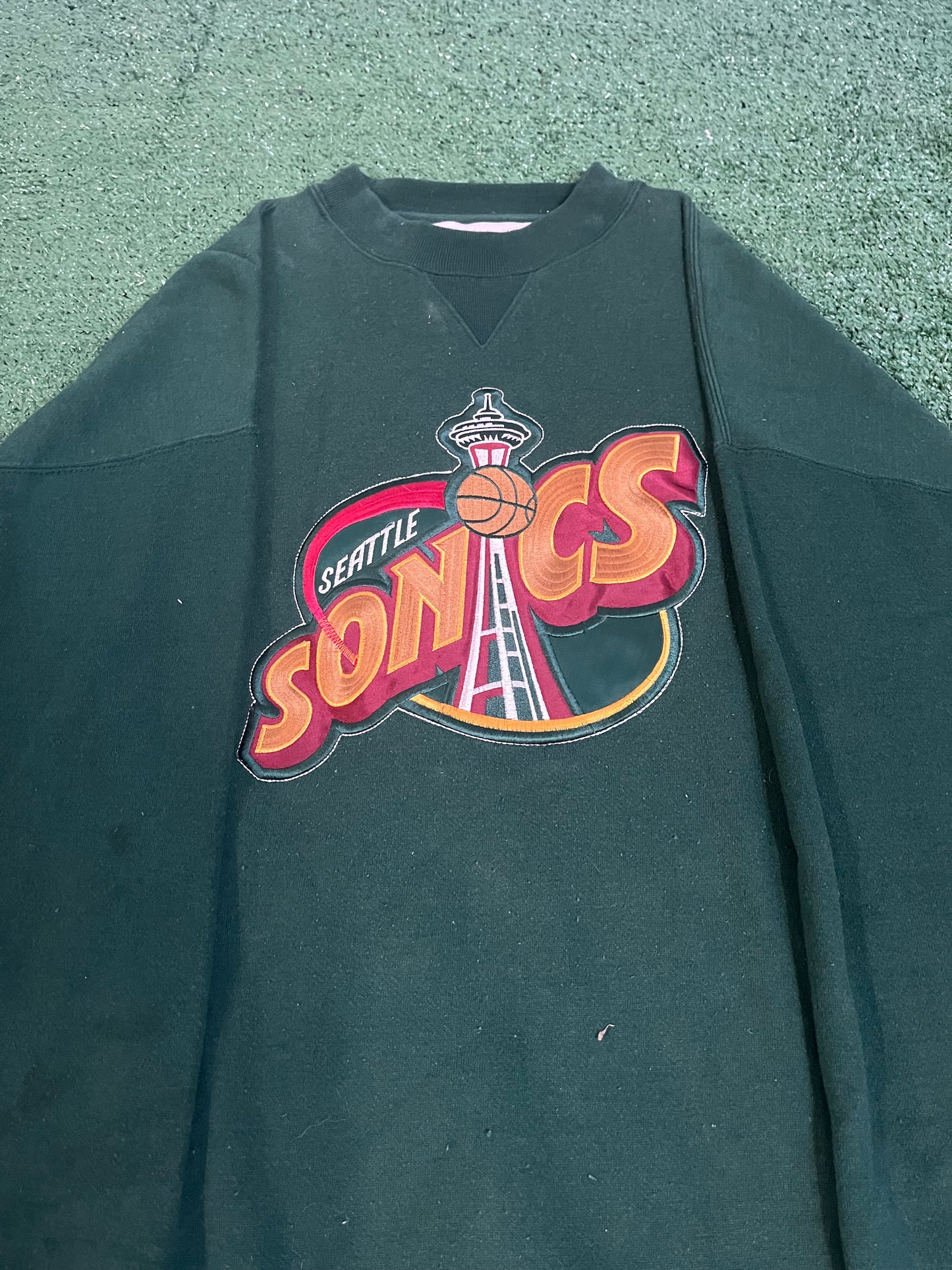 Vintage 1990s Seattle sonics embroidered crewneck