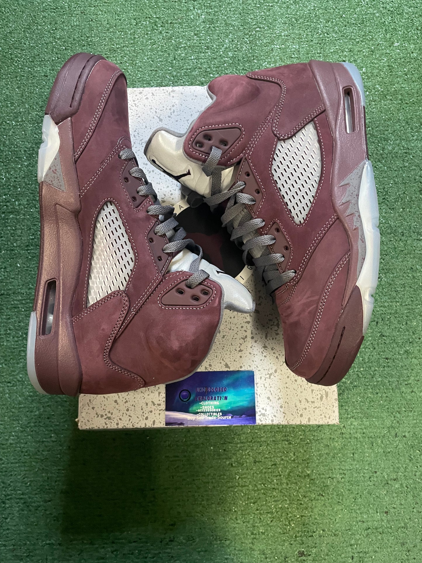 Air Jordan 5 burgundy size 10men/11.5women