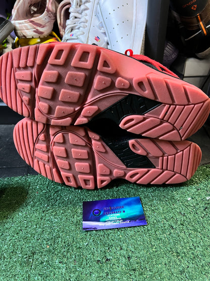 Nike air huarache challenge red size 10.5men/12women