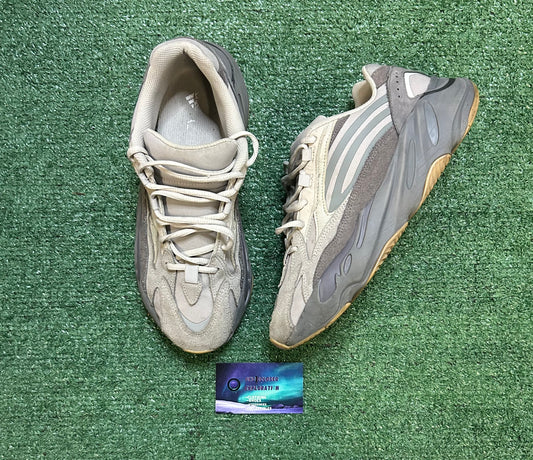 Adidas Yeezy boost 700 v2 tephra size 9.5men/11women