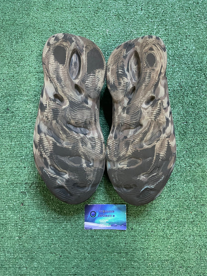 Yeezy foam runner MX cinder size 12men/13.5women