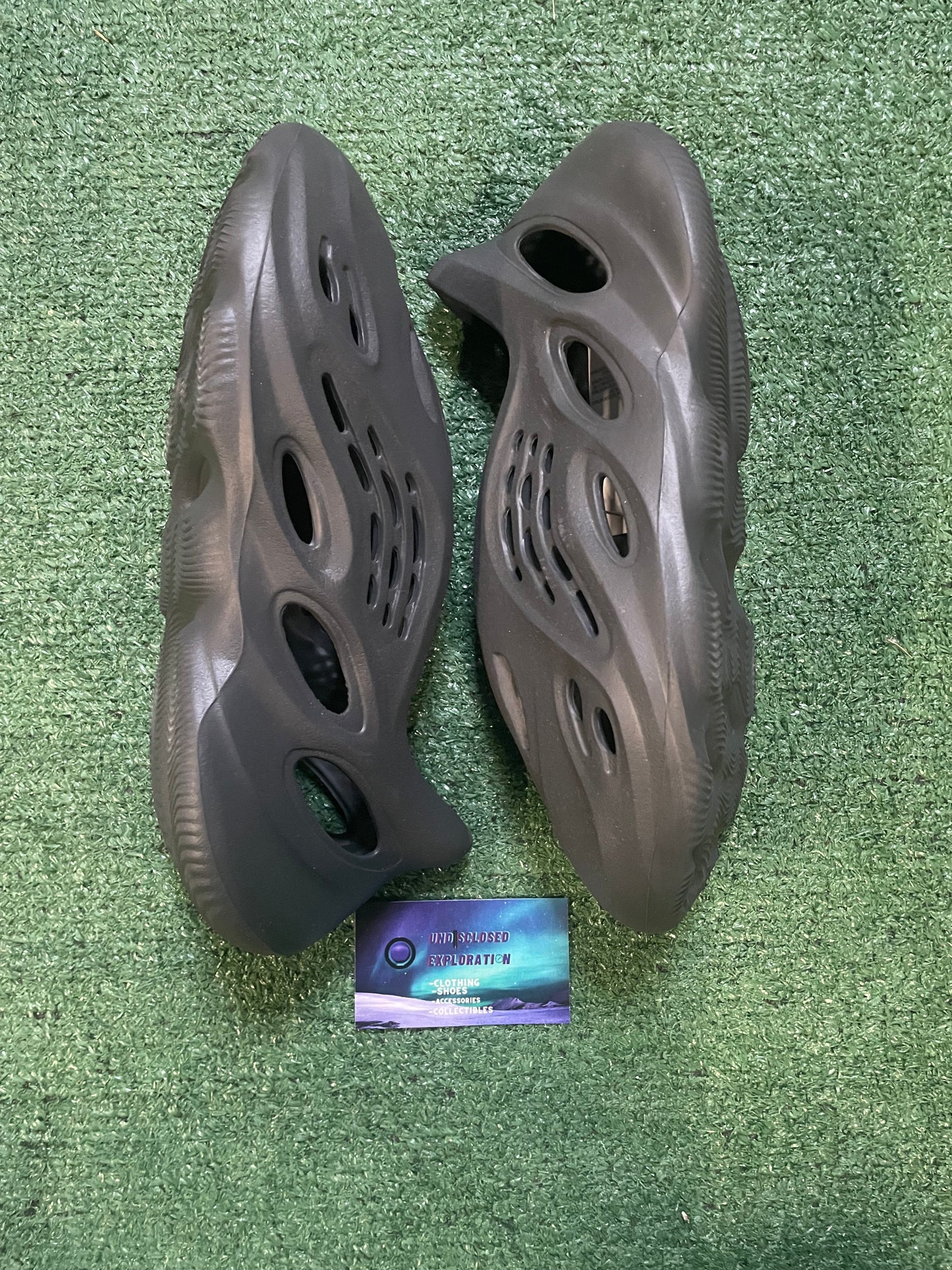 Adidas Yeezy foam RNR carbon