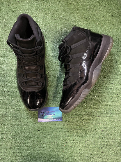 Jordan 11 cap and gown size 11men/12.5women