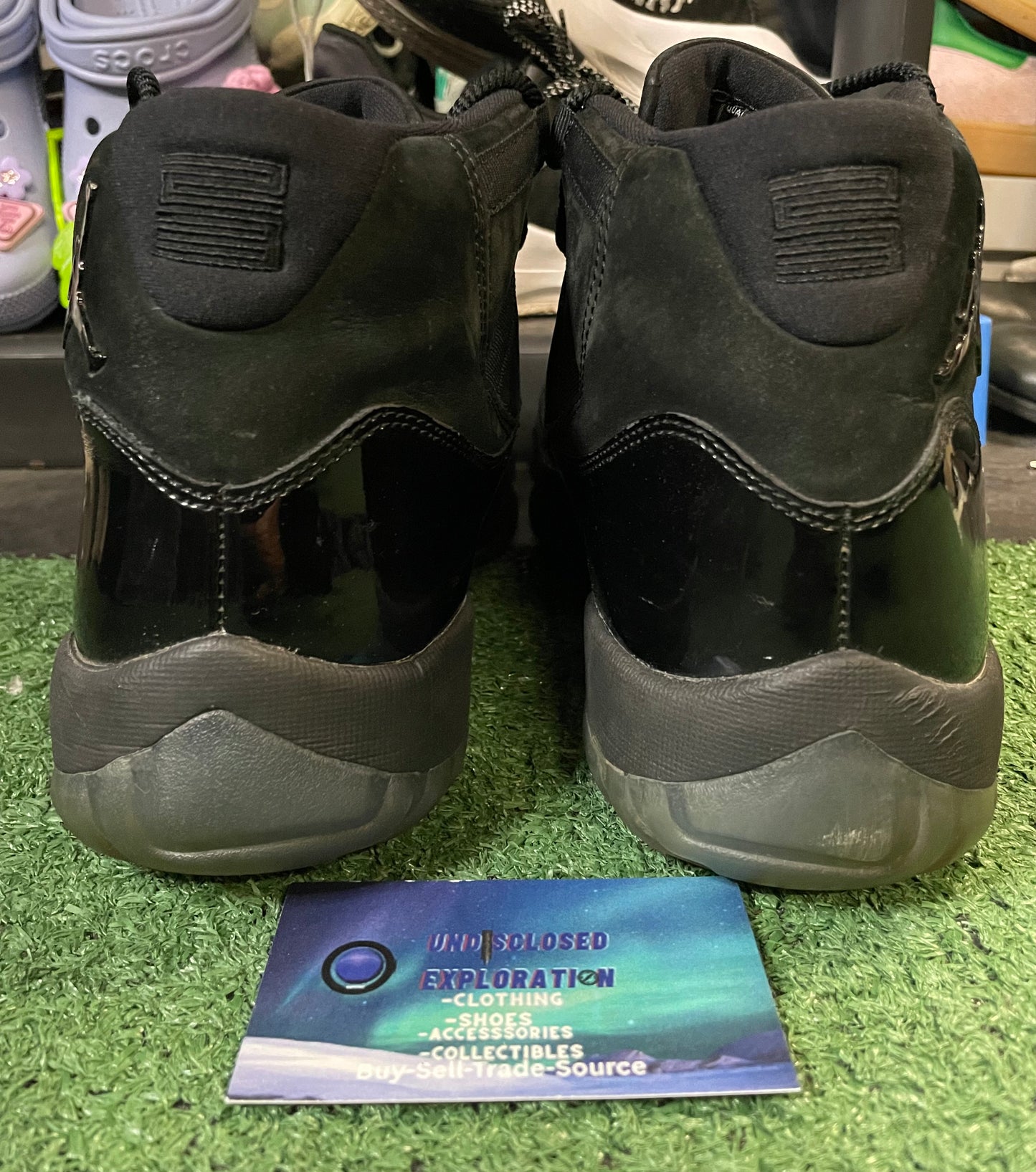 Jordan 11 cap and gown size 11men/12.5women