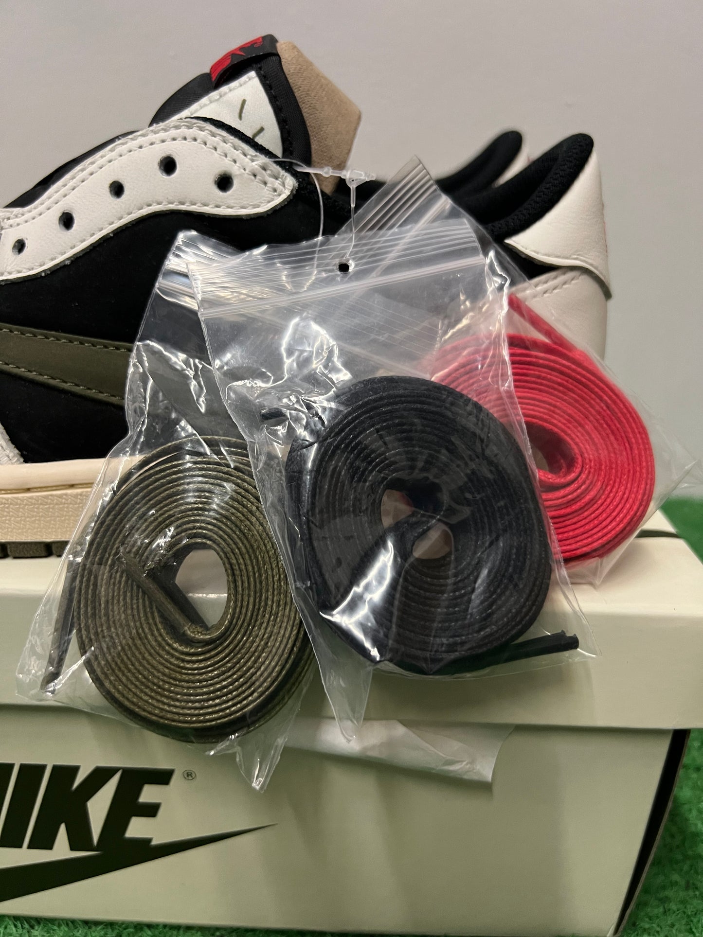 Jordan 1 low Travis Scott olive