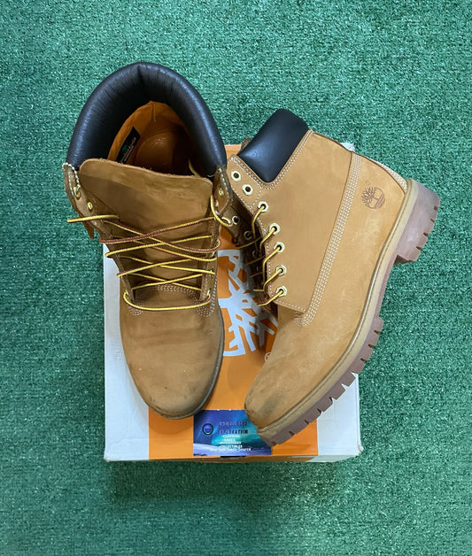 Timberland 6 inch wheat boot size 11men/12.5women