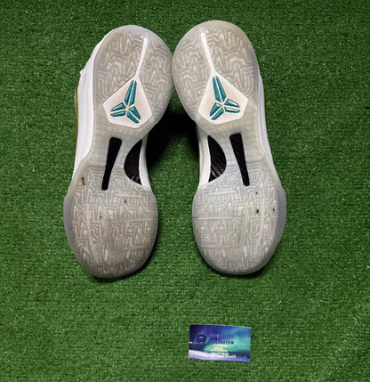 Kobe 5 Undefeated What If Pack 11.5 Men/13 Women “Preowned”