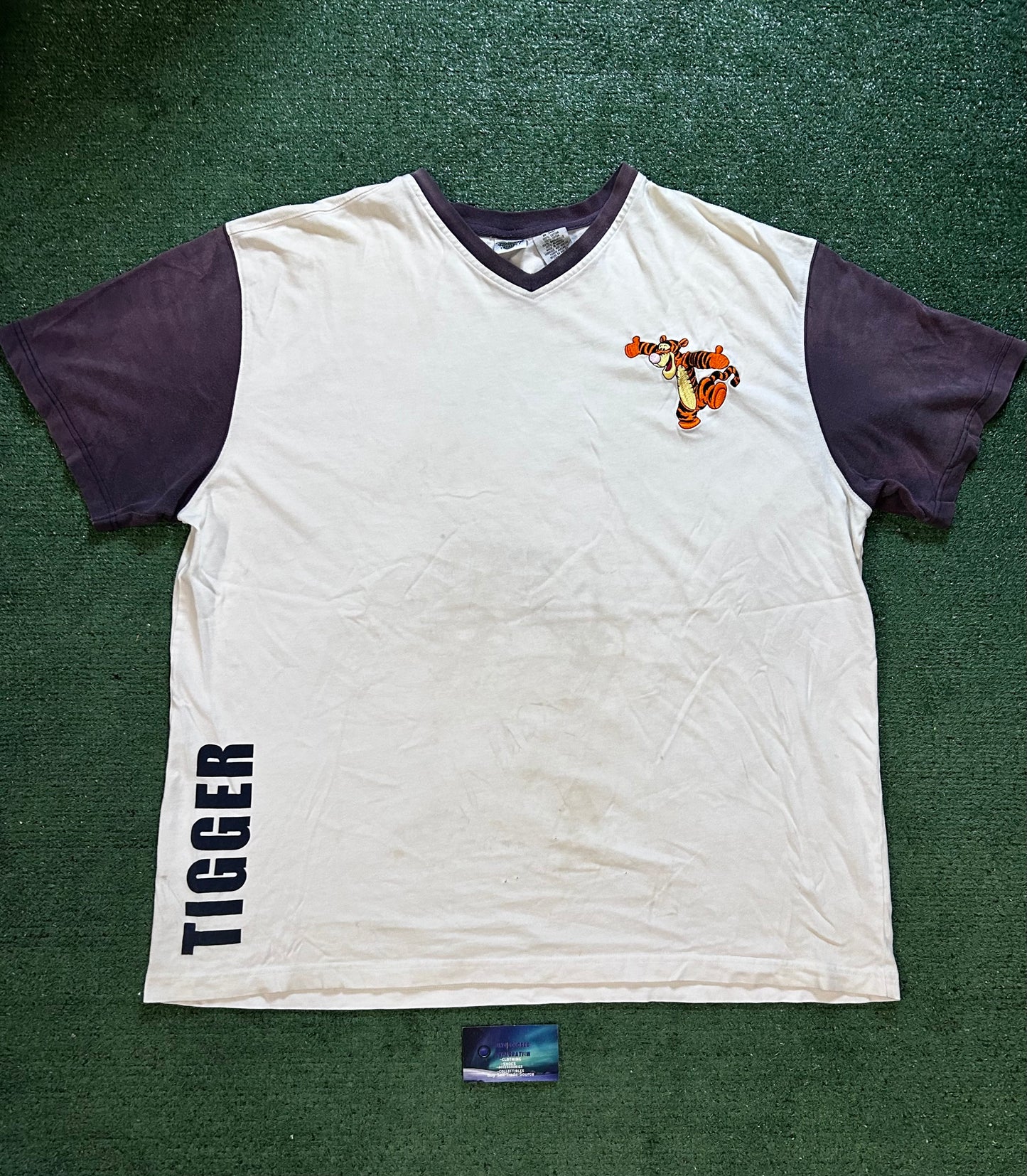 Vintage 1990s tiger Disney embroidered tee