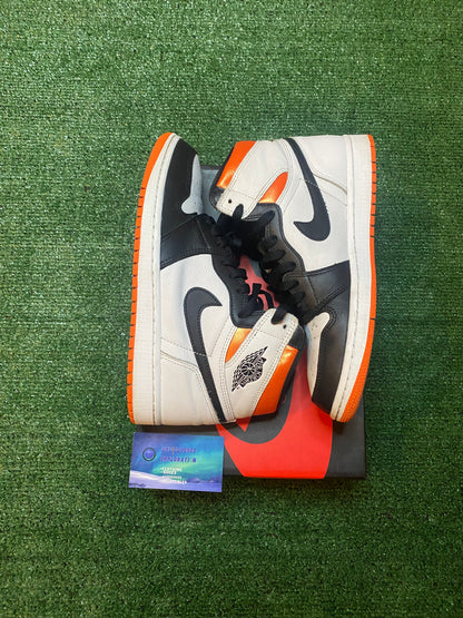 Jordan 1 high electro orange size 8men/9.5women