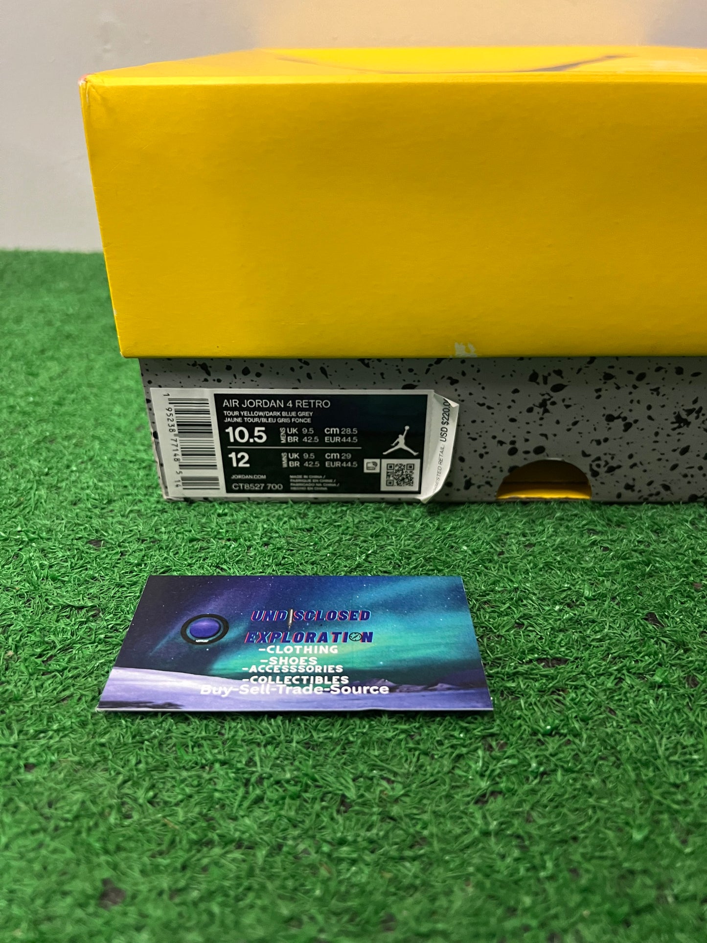 Jordan 4 lightning 2021 size 10.5men/12women