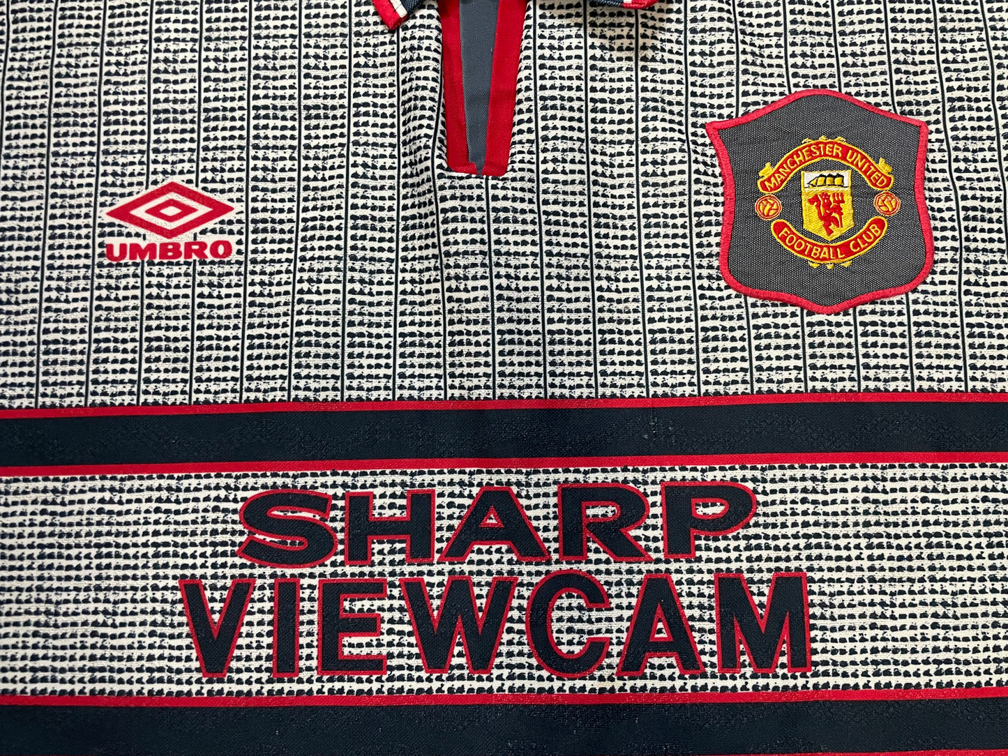 Vintage 1995/1996 Manchester United away Umbro shirt