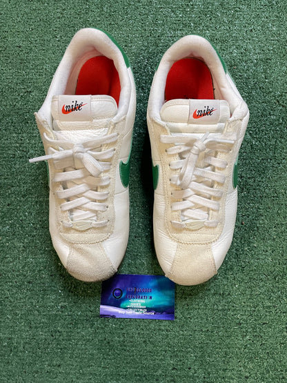 Nike Cortez aloe verde size 8.5men/10women