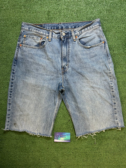 Levi 565 light wash Jean shorts