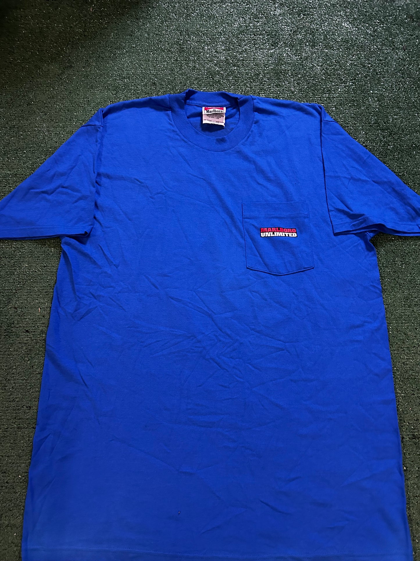 Vintage 1990s Marlboro howling wolf tee