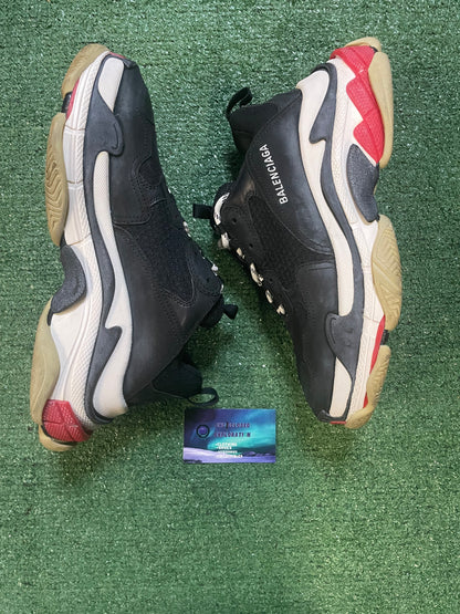Balenciaga triple S black size 9men/10.5women(EU 42)