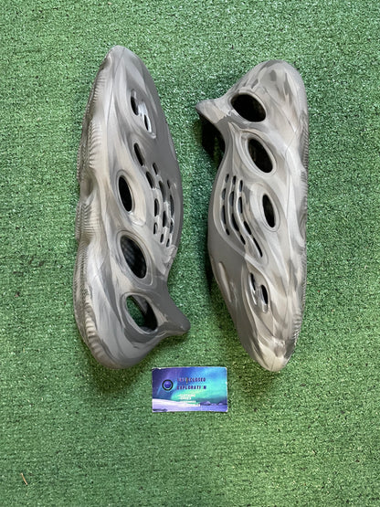 Yeezy foam runner MX Granite size 12men/13.5women