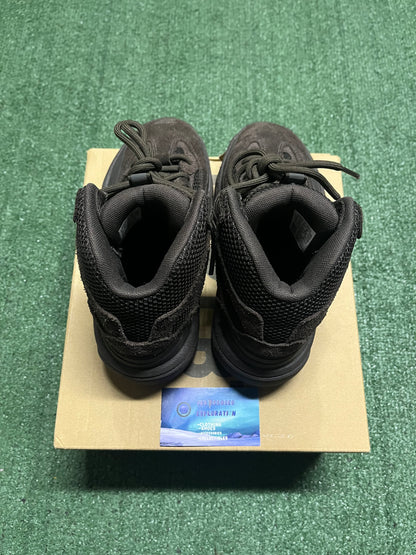 Adidas yeezy Desert boot oil size 5men/6.5women