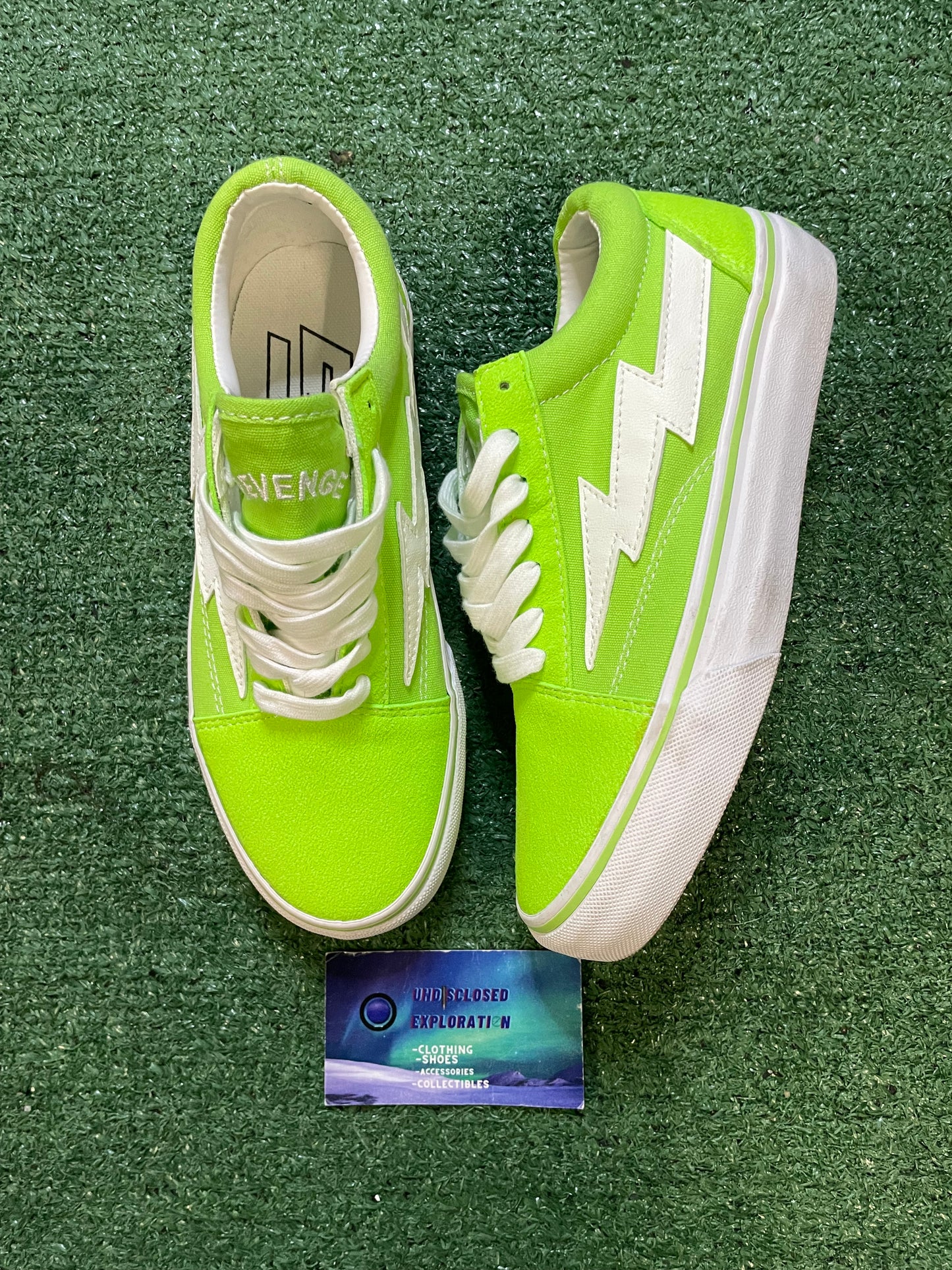 Revenge x Storm bolt green size 4men/5.5women