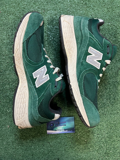 New balance 2002r suede forest green size 11men/12.5women