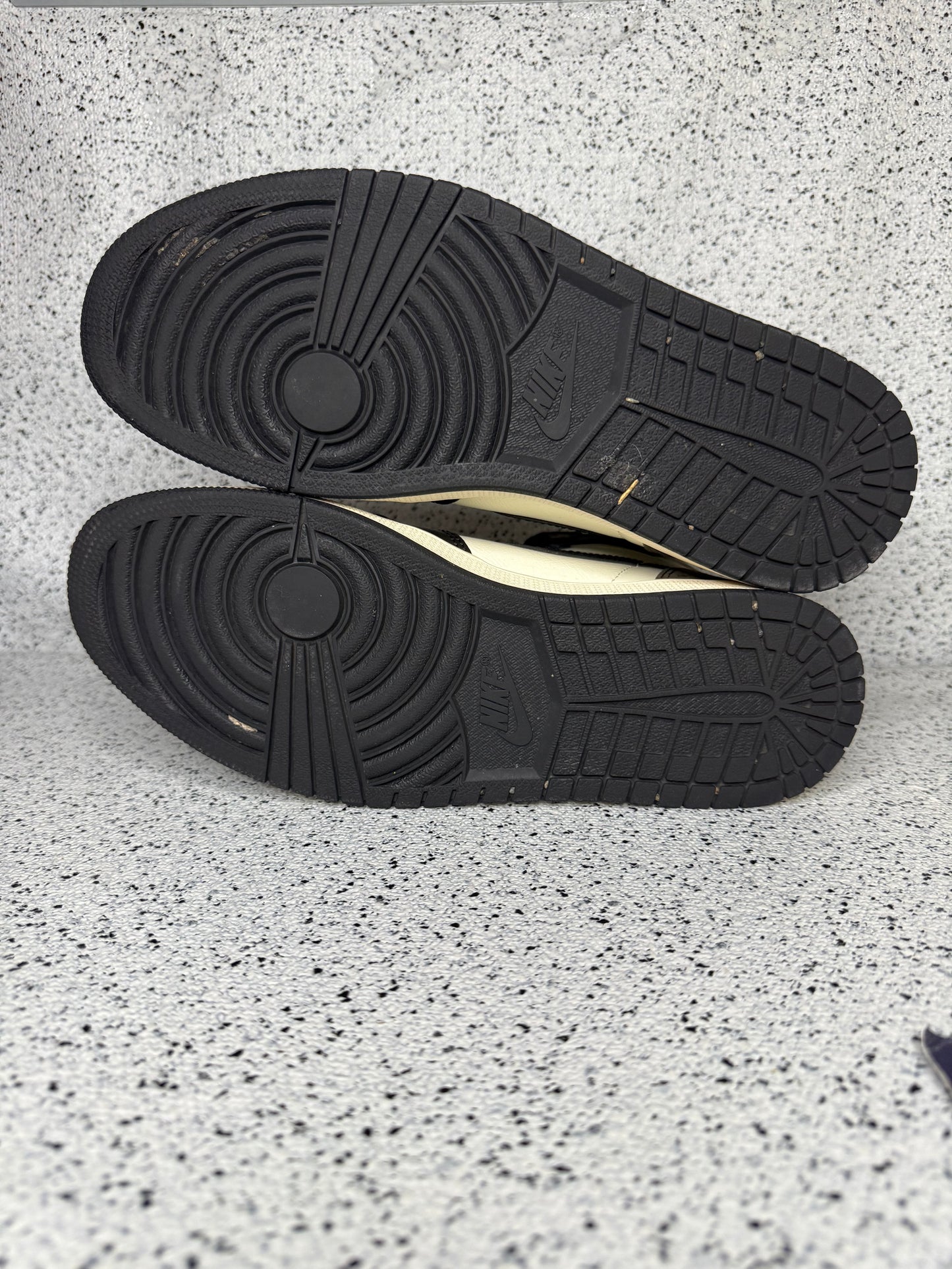 Jordan 1 Mocha 10 Men/11.5 Women “Preowned”