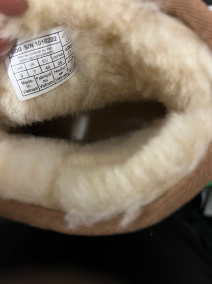 UGG Classic mini II size 7.5men/9women