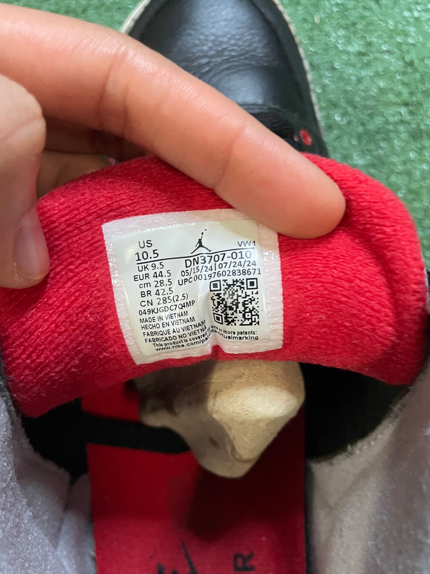 Jordan 3 Black Cement 2025 size 10.5men/12women
