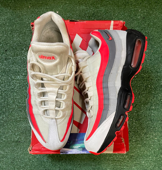 Nike Air Max 95 bright crimson comet size 10men/11.5women