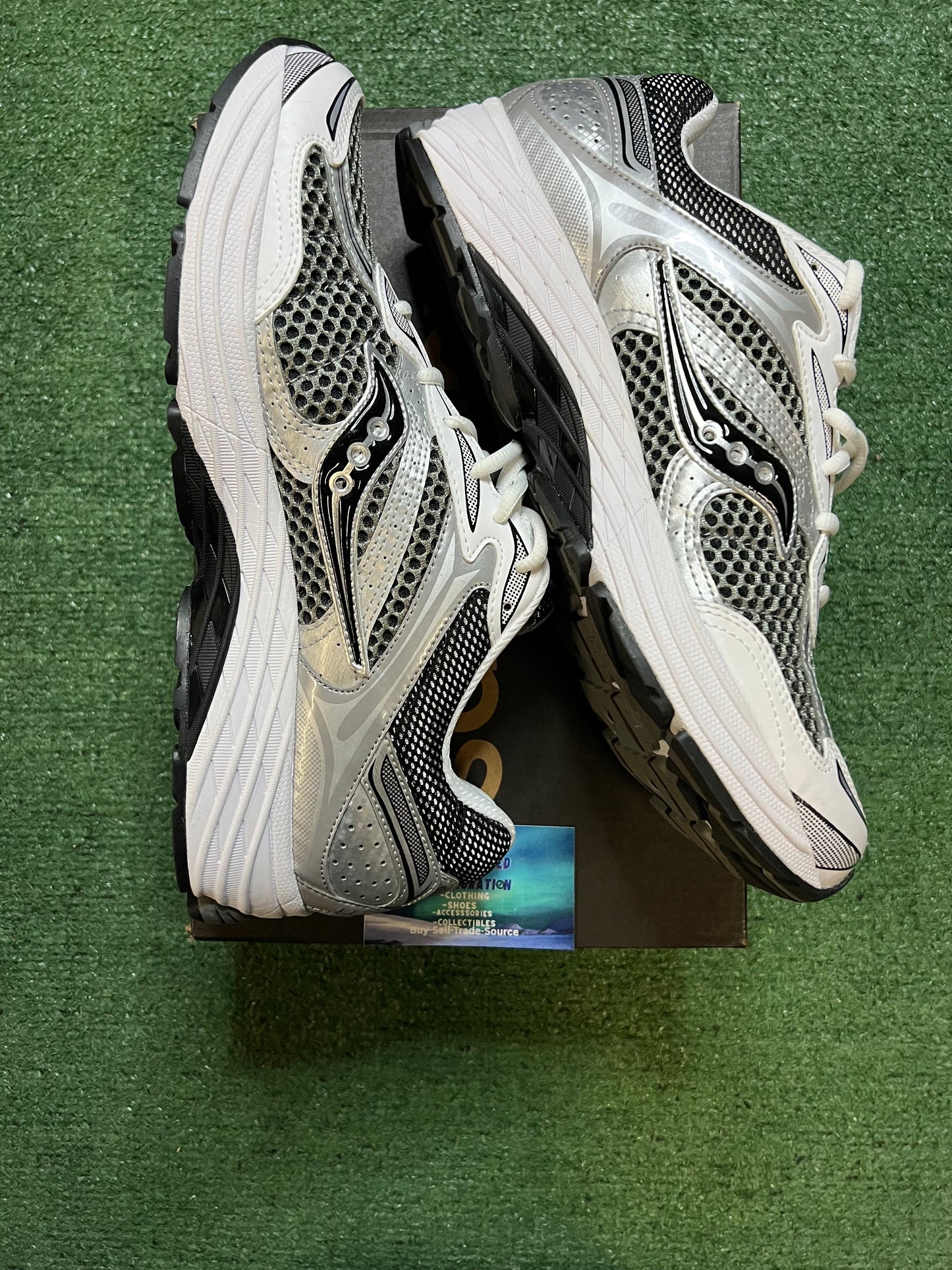 Saucony Progrid Omni 9 grey silver size 12men/13.5women