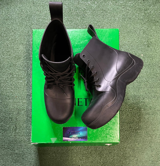 Bottega Venetta black puddle boots size 8men/9.5women(EU 41)