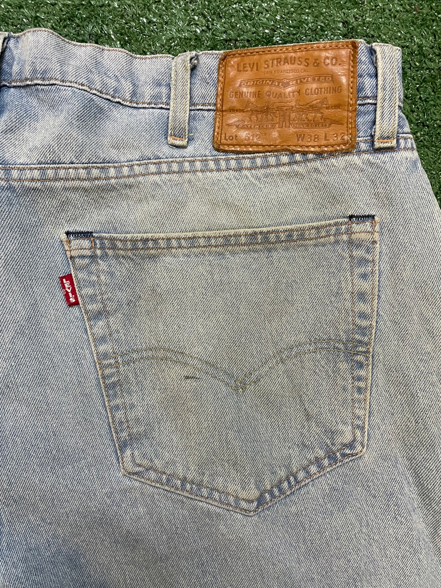 Levi light wash Jean shorts