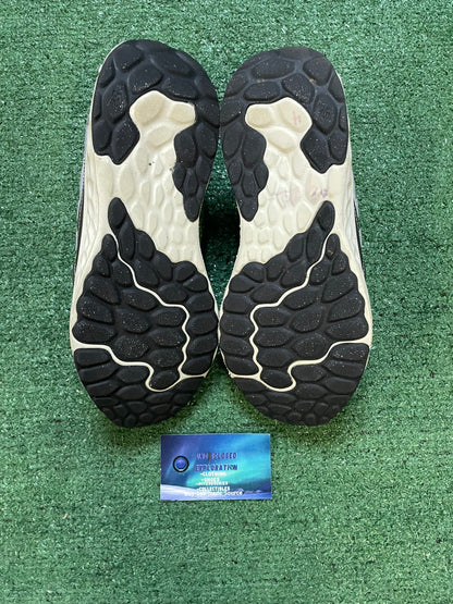 New Balance Arishi V4 size 7.5men/9women