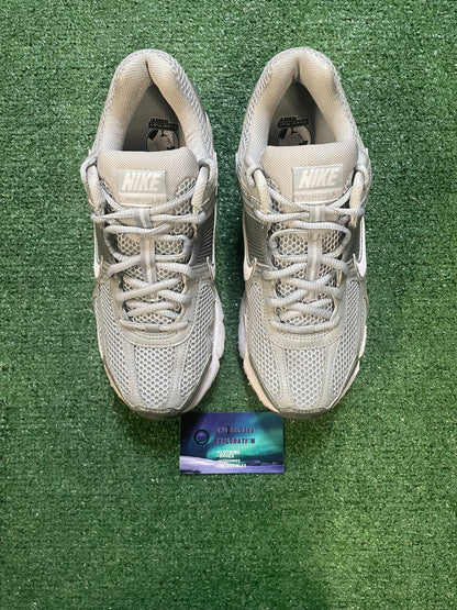 Nike Vomero 5 cool grey size 8men/9.5women