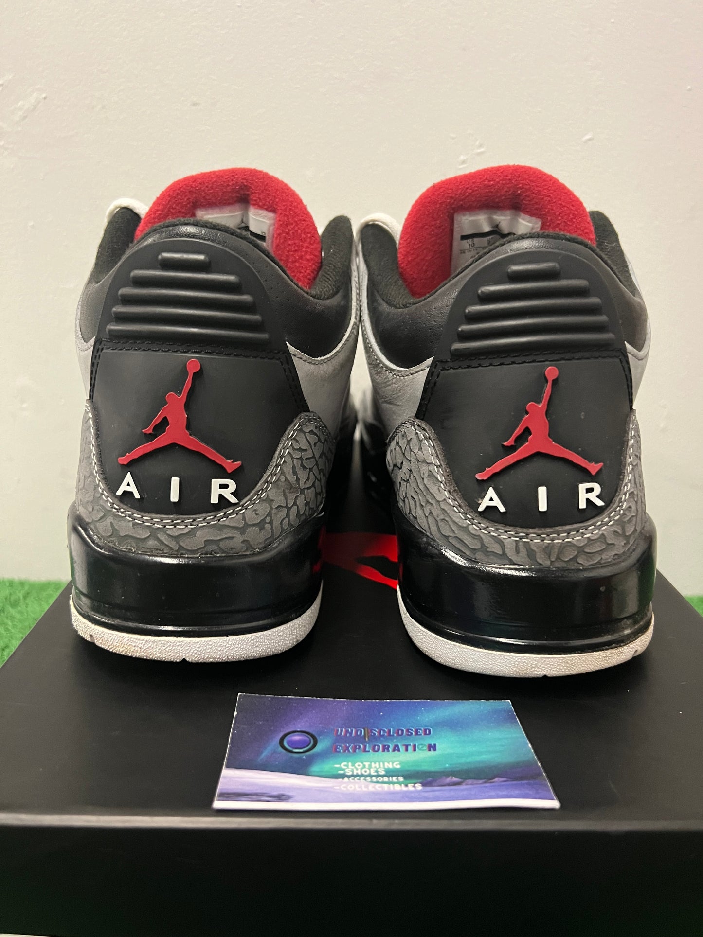 Air Jordan 3 stealth size 10men/11.5women