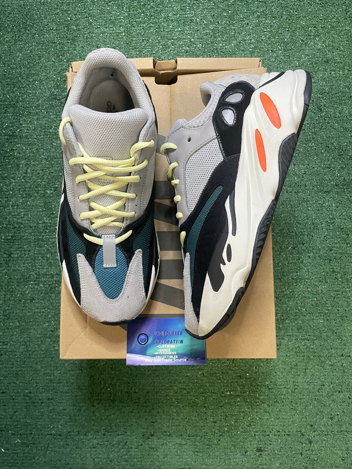 Yeezy Boost 700 waverunner size 8.5men/10women