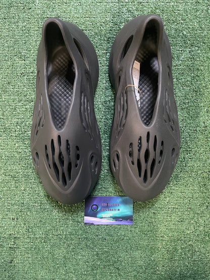 Adidas Yeezy foam RNR carbon