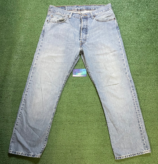 Vintage Levi’s 501 light wash jeans