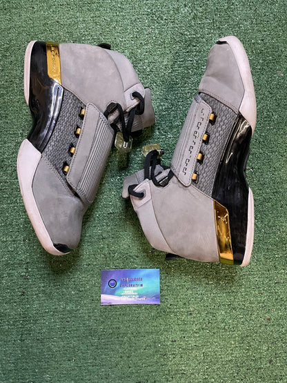 Jordan 17 trophy room size 10.5men/12women