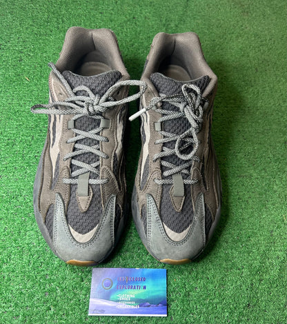 Yeezy 700 V2 Geode size 10.5men/12women