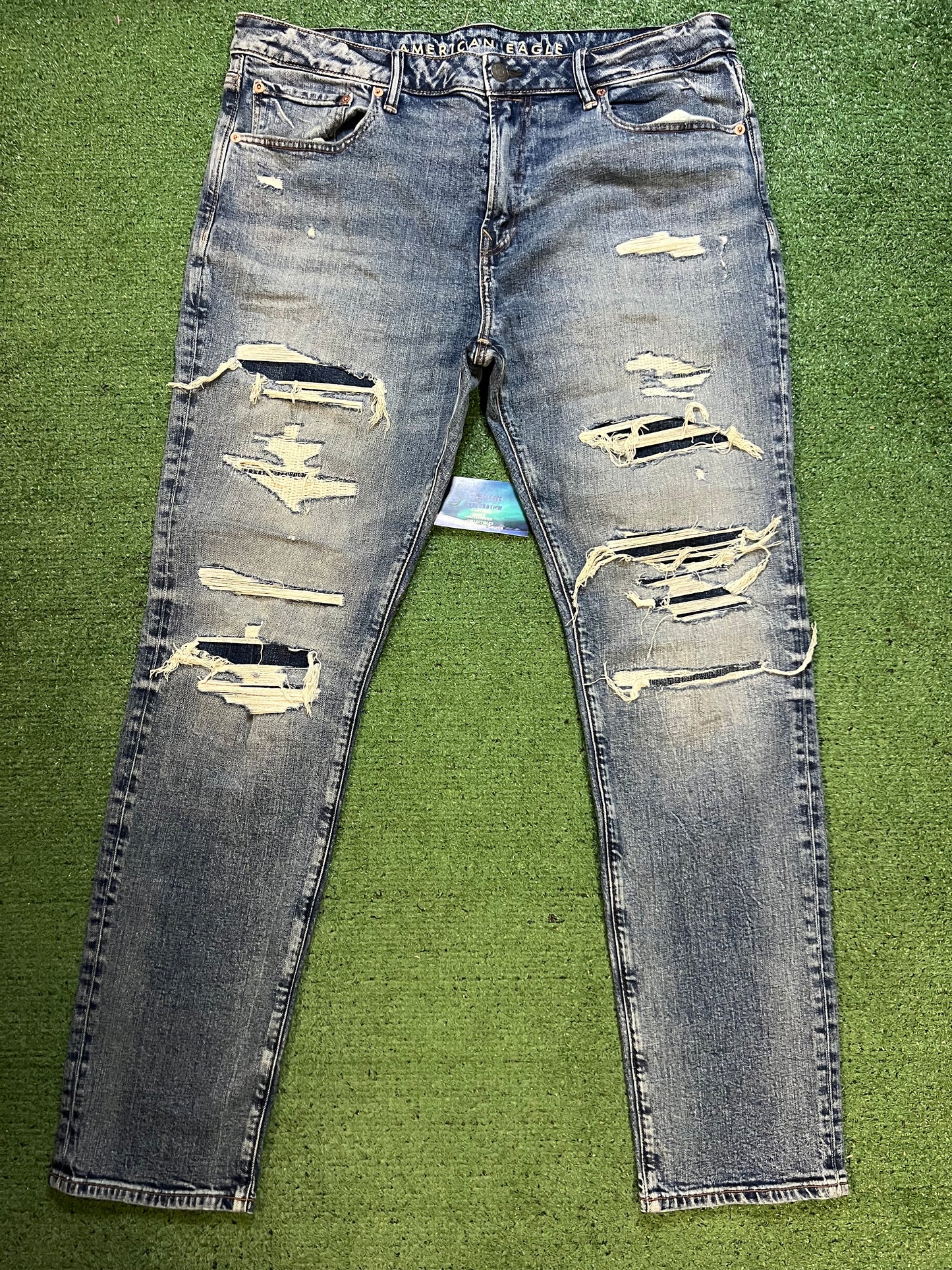 American eagle light wash distressed jeans