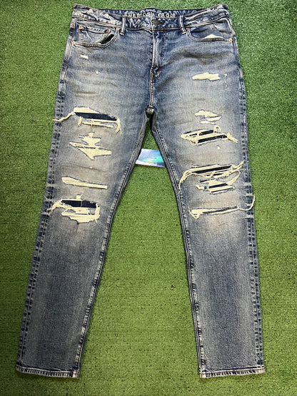 American eagle light wash distressed jeans